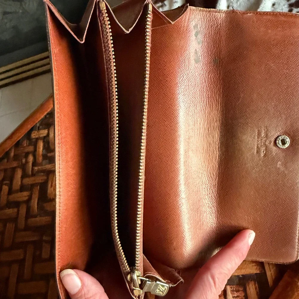 Louis Vuitton Vintage Brown Monogram Long Wallet Classic Designer OS Old Money